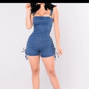 FASHION NOVA ROMPER - LARGE